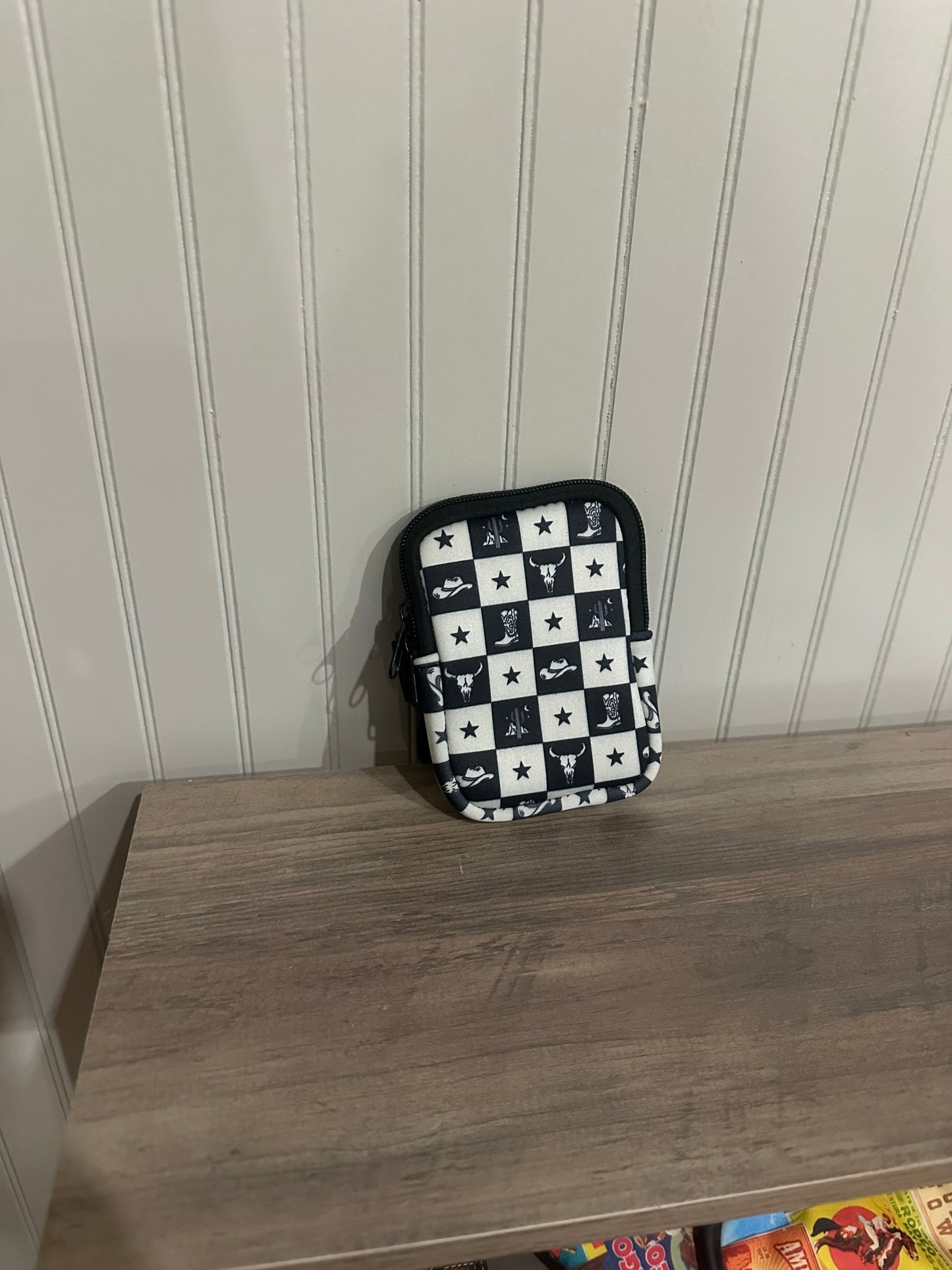 The Checkered Print Tumbler Pouch